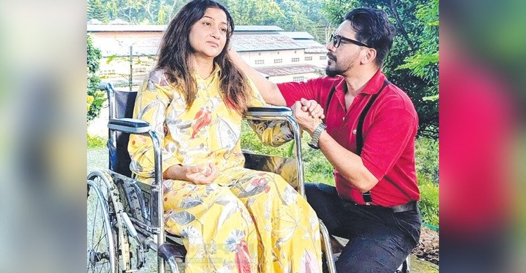 ইমতু রাতিশ ও দীপা খন্দকার একসঙ্গে ‘মধ্যবর্তিনী’ নাটকে